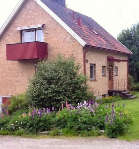 hình ảnh mùa hè của ngôi nhà.