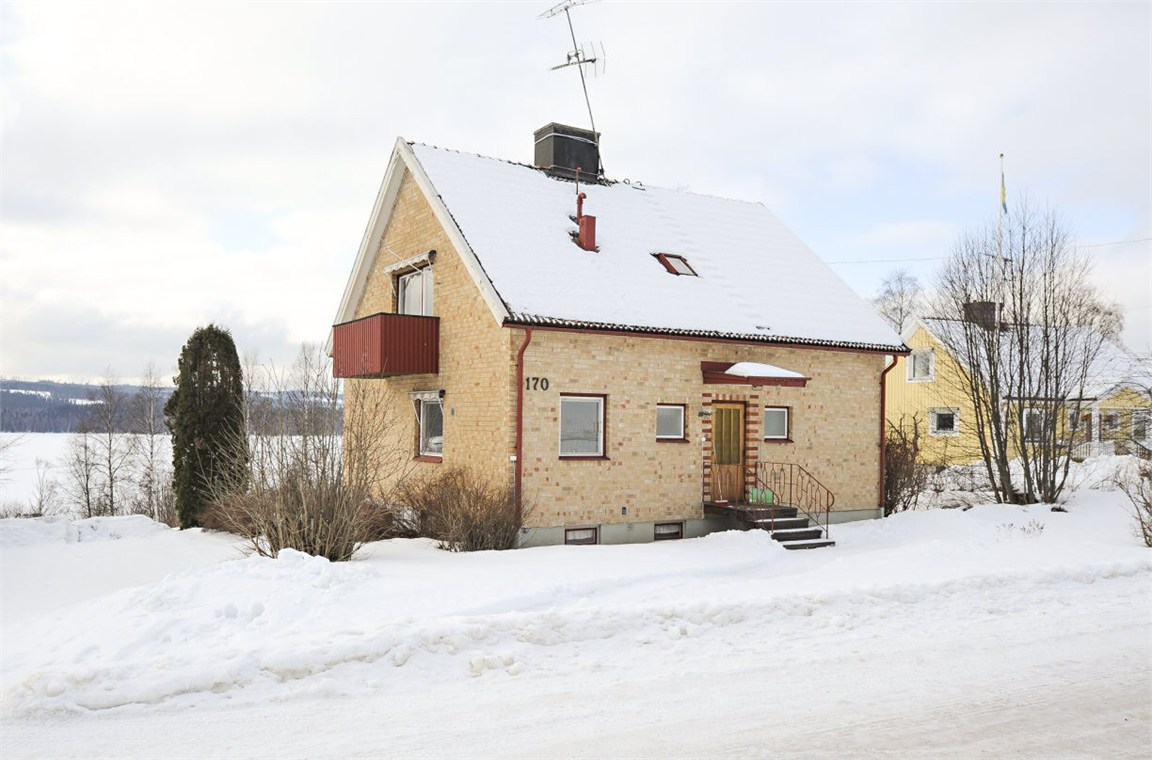hình ảnh mùa đông của ngôi nhà.
